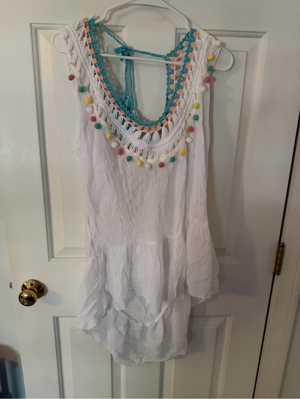 Cupshe White Crochet Pom-Pom Sleeveless Beach Top with Teal Trim